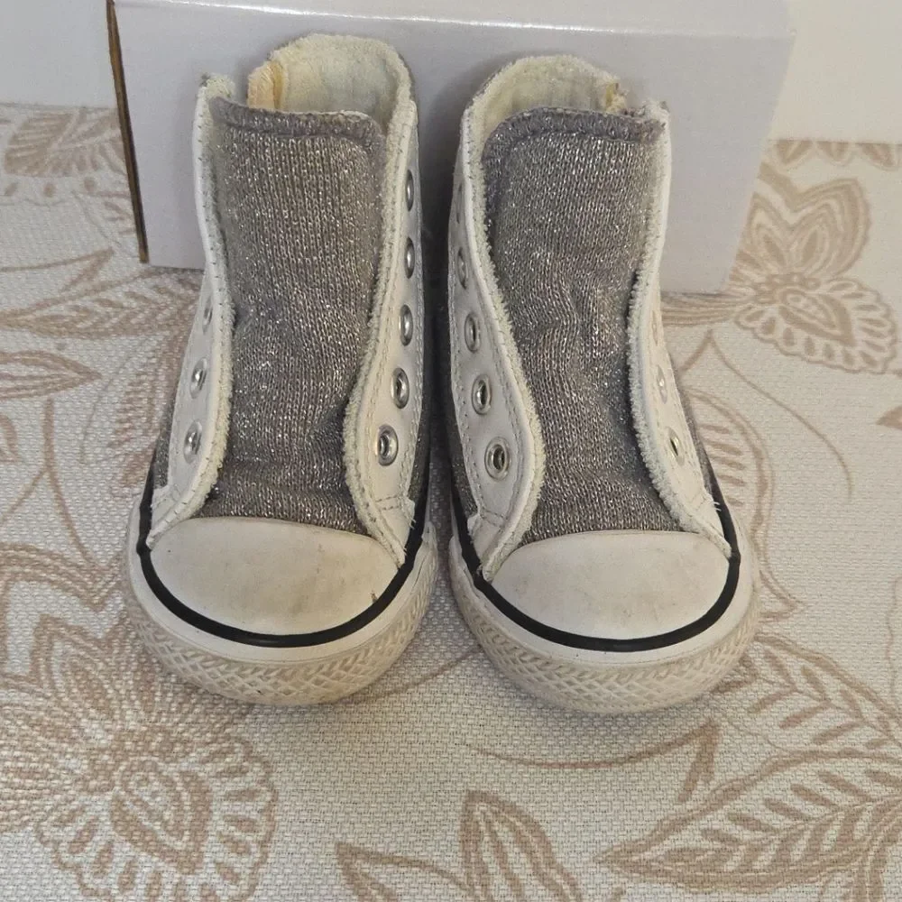 Converse Chuck Taylor Junior sz 4 Girls Glittery High Top Knit Sneaker 750600C